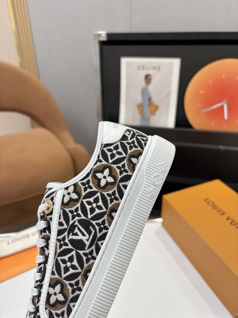 p580🐮🐮 LV couple skate shoes｜Classic jacquard, the ultimate code for a sweet outing! 👫** This pair of shoes is Louis Vuitton's love letter to fashionistas💌 - **classic presbyopic skate shoes**, the perfect choice for couples to go out on the street!  🔸 **Luxury details are a must-have**: Jacquard fabric  🔸 **So comfortable that you don’t want to take it off**: The sheepskin lining is skin-friendly and breathable, warm in autumn and winter without stuffing your feet, refreshing in spring and summer without being sticky, and you can wear it with a high-end feel in all seasons!  🔸 **Steady sense of security**: Non-slip rubber outsole, perfect grip, accompanying you through romantic streets.  **💑 Couple outfit inspiration**: ▪️ For boys, pair with leggings + baseball cap for a trendy street look!  ▪️ Girls can wear short skirts or shark pants, and the sweet and cool style is easy to choose~ **#Louis Vuitton #couple shoes #presbyopia classic** **👉 Click to collect and become the most fashionable CP in the circle of friends with him! ** Fabric: Imported cowhide/classic jacquard fabric Lining: Sheepskin lining Sole: Original rubber sole Size: Women’s size 35-42 (40/41/42 customized) Men’s size 39-45 (39.45 customized)